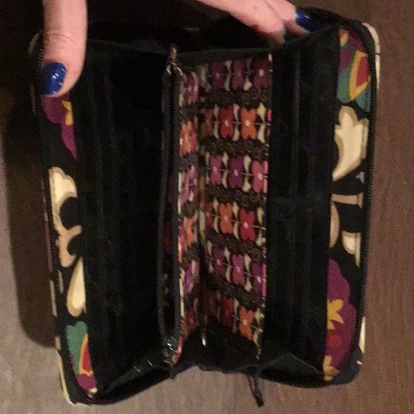 Slightly used wallet with multiple dividers - Picture 2 of 4